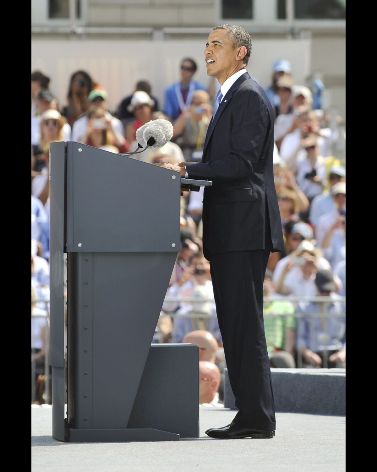 Photo : Barack Obama - Discours de Barack Obama devant la porte de ...