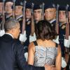 Barack et Michelle Obama - Le couple remonte à bord de l'Air Force One après leur court séjour à Berlin, le 19 juin 2013.
