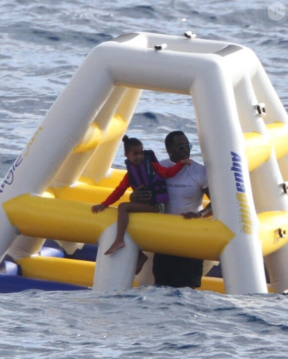 P. Diddy s'éclate en famille à Saint Barthélémy, le 27 décembre 2012.