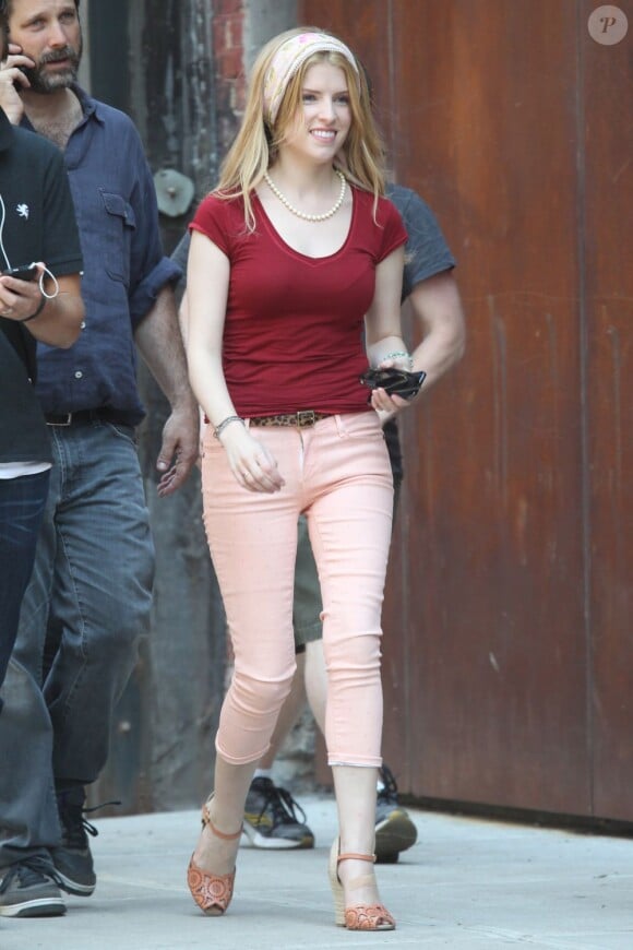 Anna Kendrick radieuse sur le tournage de la comédie musicale The Last Five Years à New York le 20 juin 2013.