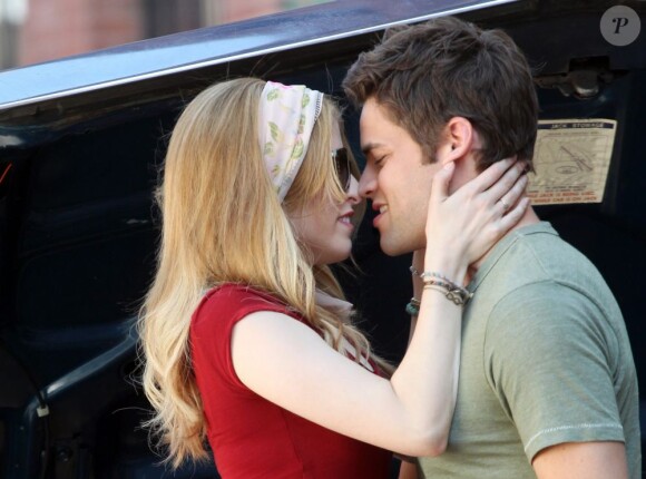 Anna Kendrick et Jeremy Jordan intimes pendant le tournage de la comédie musicale The Last Five Years à New York le 20 juin 2013.