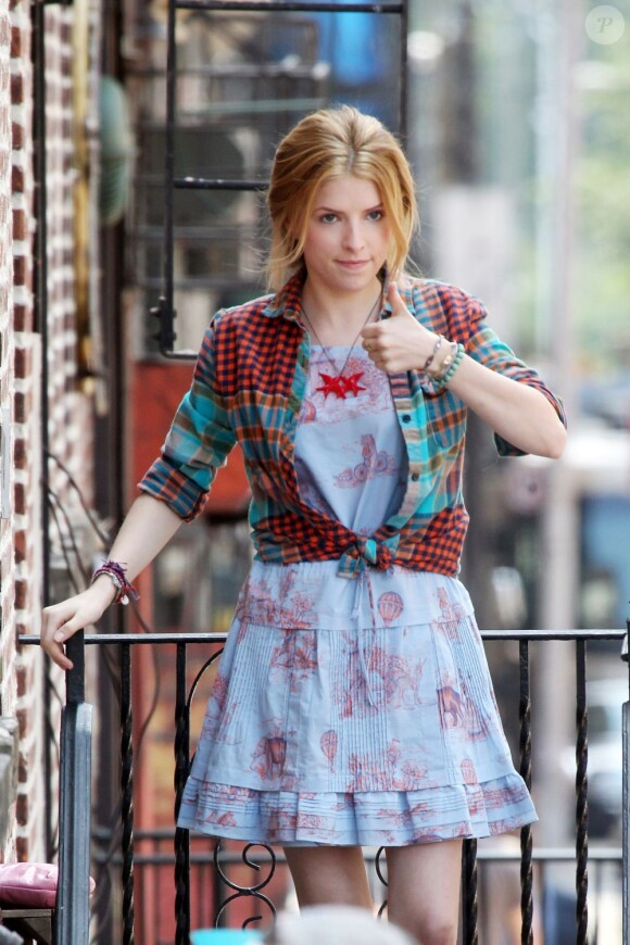 Anna Kendrick lookée sur le tournage de la comédie musicale The Last Five Years à New York le 20 juin 2013.