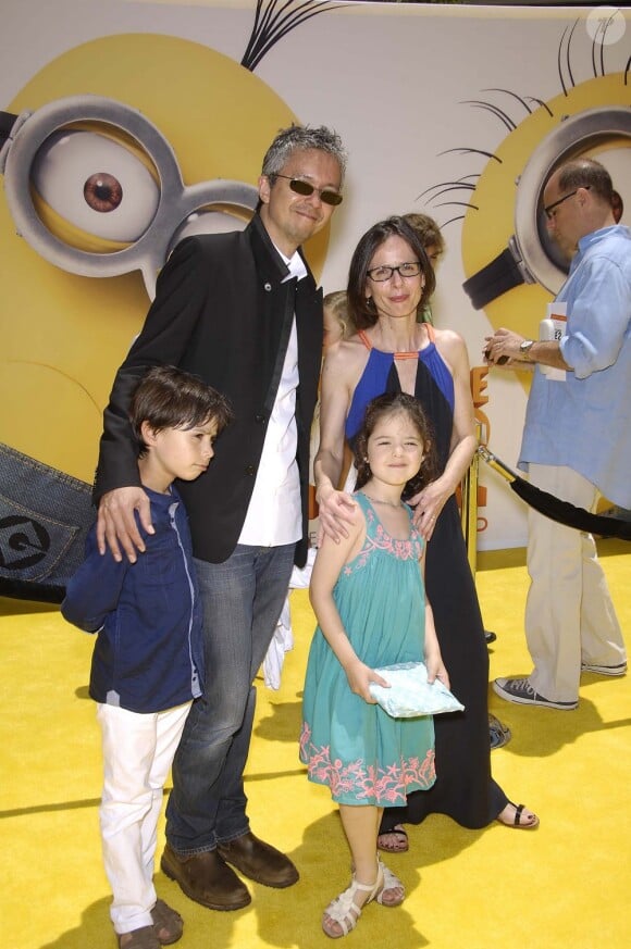 Le réalisateur du film Pierre Coffin en famille à la première de Moi, moche et méchant 2 à Los Angeles, le 22 juin 2013.