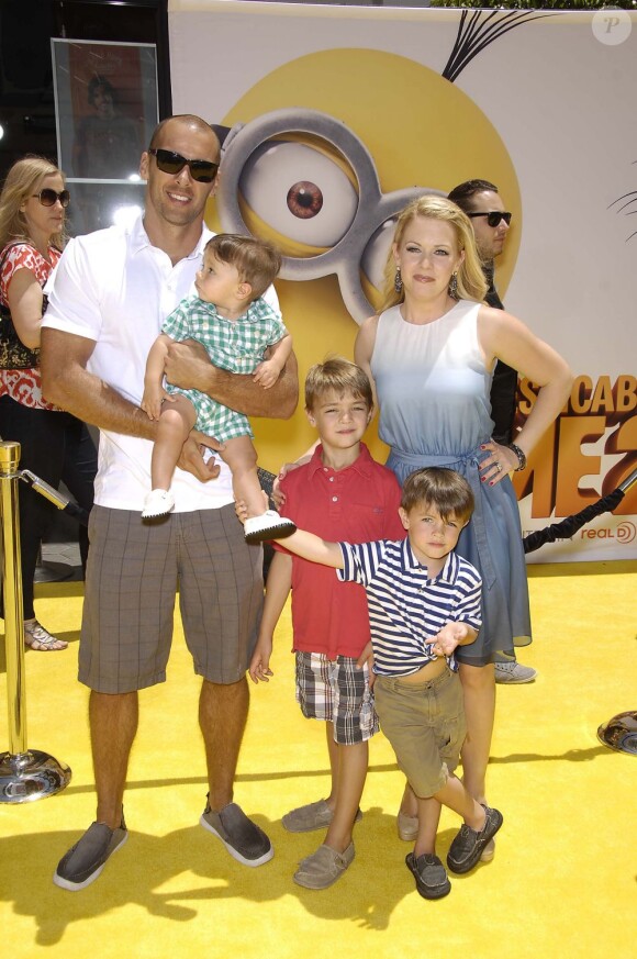 Mark Wilkerson, Tucker, Brady, Mason et Melissa Joan Hart à la première de Moi, moche et méchant 2 à Los Angeles, le 22 juin 2013.