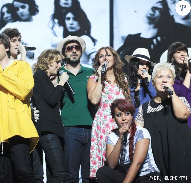 Collégiale avec Amel Bent, Mimie Mathy, Nolwenn Leroy, Hélène Ségara, Pascal Obispo, Thomas Dutronc - Spectacle des Enfoirés 2013, La boîte à musique