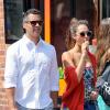 Jessica Alba, mange une glace et se balade avec son mari Cash Warren dans les rues de New York, le 22 juin 2013