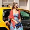 Jessica Alba, s'autorise une balade et une gourmandise avec son mari Cash Warren dans les rues de New York, le 22 juin 2013