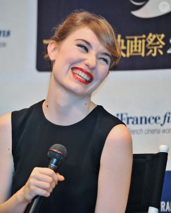 Déborah François rieuse au Festival du film français à Tokyo, le 24 juin 2013.