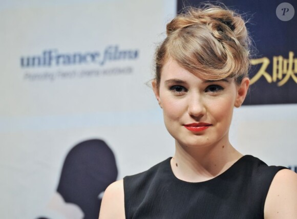 Déborah François très élégante pour clôturer le Festival du film français à Tokyo, le 24 juin 2013.