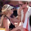 Peter Crouch et sa femme Abbey Clancy lors d'une Beach Party à Ibiza le 23 juin 2013