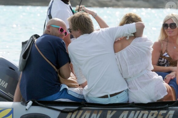 Exclusif - Abbey Clancy et son mari Peter Crouch lors de vacances à Formentera le 24 juin 2013 en compagnie de leurs joyeux amis