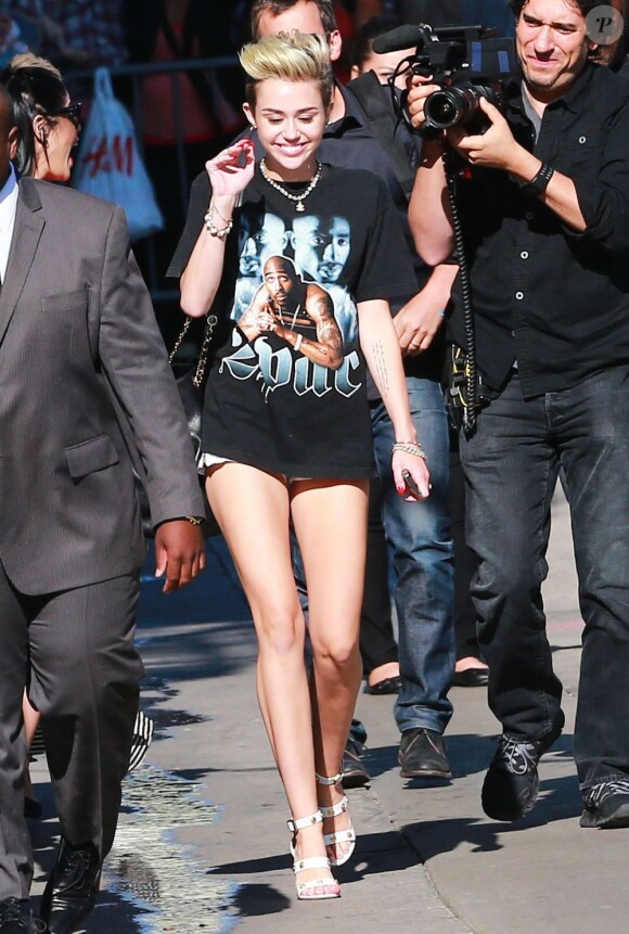 La chanteuse Miley Cyrus se rend sur le plateau de l'émission Jimmy Kimmel Live, à Hollywood, le 25 Juin 2013.