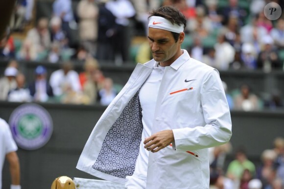 Roger Federer lors de son entrée à Wimbledon à Londres le 24 juin 2013.