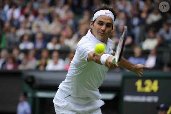 Roger Federer lors de son entrée à Wimbledon à Londres le 24 juin 2013.