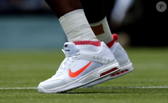 Serena Williams avait fait en sorte que l'orange flu se retrouve un peu partout sur sa tenue, de ses chaussures à son chignon en passant par ses ongles, lors de son premier tour de Wimbledon à Londres le 25 juin 2013