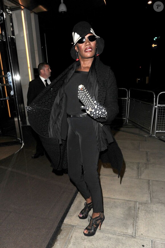Grace Jones arrive à l'hôtel 45 Park Lane à Londres pour le dîner caritatif de la fondation Dream for Future Africa. Londres, le 26 juin 2013.