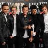 Liam Payne, Niall Horan, Louis Tomlinson, Zayn Malik et Harry Styles avec leur prix Global Success Award à la cérémonie des Brit Awards à Londres, le 20 février 2013.