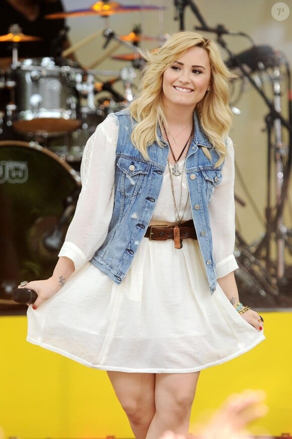 La jolie Demi Lovato sur scène lors de l'émission "Good Morning America" à New York le 28 juin 2013.