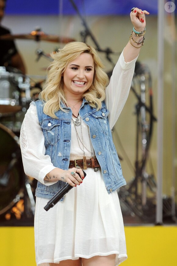 La popstar Demi Lovato sur scène lors de l'émission "Good Morning America" à New York le 28 juin 2013.