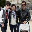 Adeline Blondieau avec son compagnon Laurent Hubert, son fils Aitor et sa fille Wilona lors de l'inauguration de la fête foraine des Tuileries à Paris le 28 juin 2013