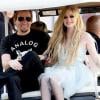 Avril Lavigne sur le tournage de son nouveau single Here's To Never Growing Up. Ici avec son fiancé Chad Kroeger.