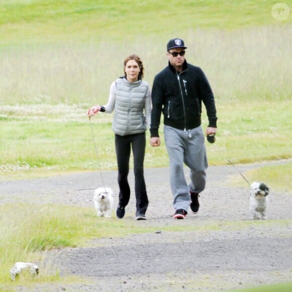 Exclusif - Robbie Williams et sa femme Ayda Field promènent leurs chiens à Glasgow en Ecosse le 24 juin 2013.