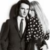 Sienna Miller et son fiancé Tom Sturridge s'illustrent dans la camapgne Trench Kisses de Burberry shootée par Mario Testino