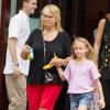 Heidi Klum dans les rues de New York avec ses enfants Lou, Leni, Henry et Johan ainsi que sa mère Erna à New York, le 1er juillet 2013.