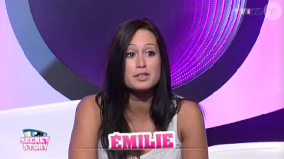 Emilie dans la quotidienne de Secret Story 7 sur TF1 le mardi 2 juillet 2013