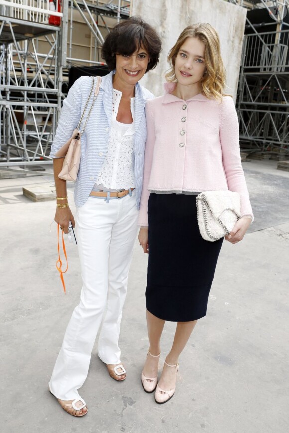 Inès de la Fressange et Natalia Vodianova - Photocall du défilé de mode Haute Couture automne-hiver 2013-2014 de "Chanel" au Grand Palais à Paris. Le 2 juillet 2013.