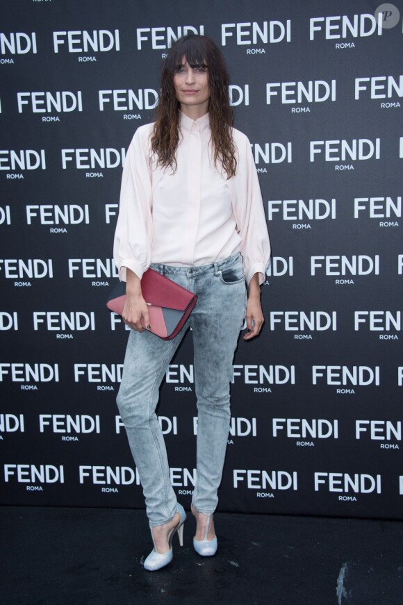 Caroline de Maigret - A l'exposition gratuite, intitulée The Glory of Water, qui regroupe des photos réalisées par Karl Lagerfeld, directeur artistique de Fendi, et qui prendra place dans des dômes érigés sur les bords de la Seine du 4 au 14 juillet.