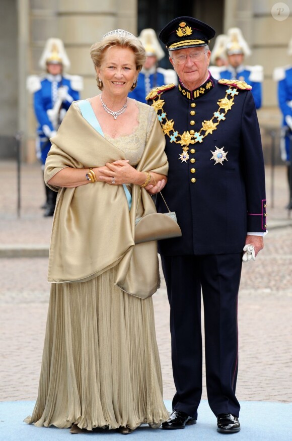 Albert II de Belgique et sa femme Paola, au mariage de la princesse Victoria de Suède et de Daniel Westling, à Stockholm, le 19 juin 2010.
