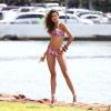 Exclusif - Le mannequin brésilien Raica Oliveira en pleine séance photo à Hawaï, le 30 juin 2013.