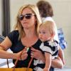 Reese Witherspoon emmène son fils Tennessee chez le pédiatre à Los Angeles, le 26 juin 2013.