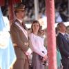 Le prince Felipe et la princesse Letizia, toujours aux côtés de son mari, assistent à une parade militaire à Saragosse le 5 juillet 2013.