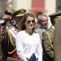 Letizia d'Espagne sobre et élégante : Sourire radieux aux côtés de son Felipe