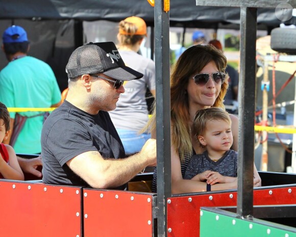 Selma Blair a passé la journée du dimanche 7 juillet 2013 avec son ex-compagnon Jason Bleick et leur fils Arthur, au Farmers Market de Studio City à Los Angeles. Au programme : tour en train, château gonflable et découverte des animaux de la ferme.