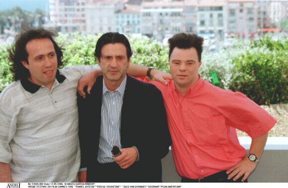 Le réalisateur Jaco Van Dormael, les acteurs Daniel Auteuil et Pascal Duquenne lors du Festival de Cannes 1996