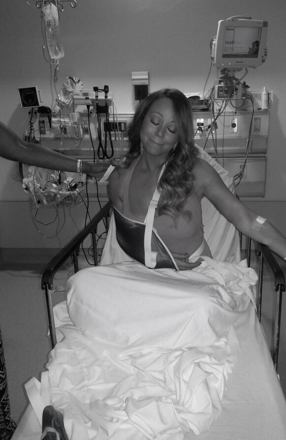 Mariah Carey a posté une photo d'elle sur son lit d'hôpital. Elle a été hospitalisée suite à une mauvaise chute sur le tournage d'un nouveau clip.
