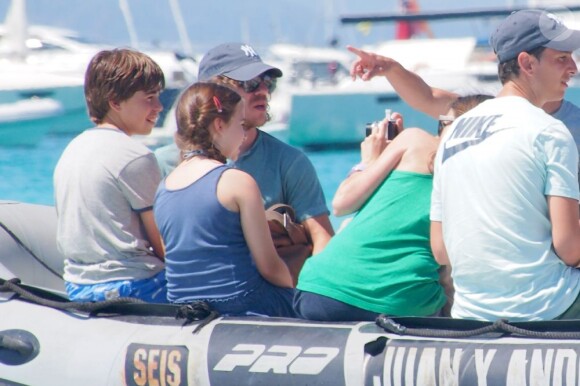 Carles Puyol en vacances à Formentera le 7 juillet 2013 avec ses amis