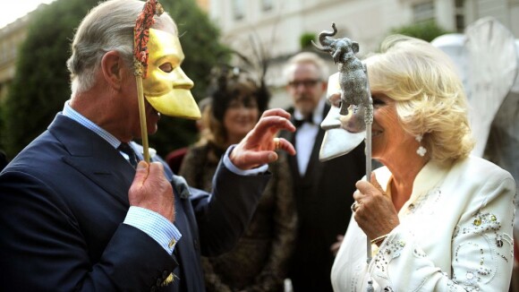 Prince Charles et Camilla : Bal masqué sauvage avec une Cara Delevingne excitée