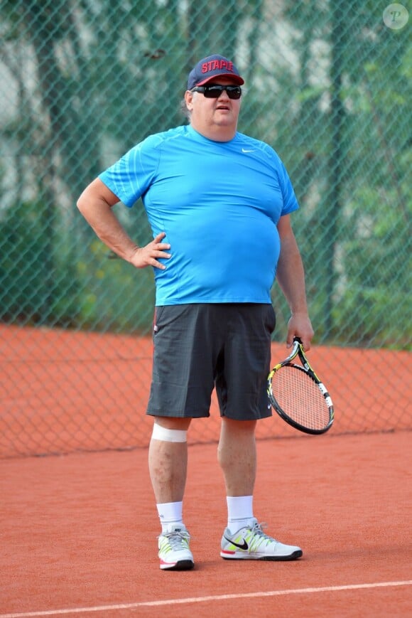 Pierre Ménès au tournoi de tennis de l'association Enfant star et match à Juan les Pins, le 9 juillet 2013.