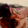 Jade Foret prend la pose avec sa petite Liva durant leurs vacances aux Hamptons, aux Etats-Unis en juillet 2013 - Instagram