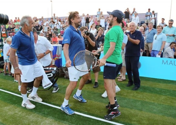 Henri Leconte et Cyril Hanouna en forme à Saint-Tropez le 12 juillet 2013 lors du 3e Classic Tennis Tour.