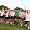 Cyril Hanouna bien entouré à Saint-Tropez le 12 juillet 2013 lors du 3e Classic Tennis Tour.