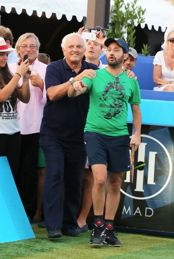 Cyril Hanouna, une entrée ovationnée à Saint-Tropez le 12 juillet 2013 lors du 3e Classic Tennis Tour.