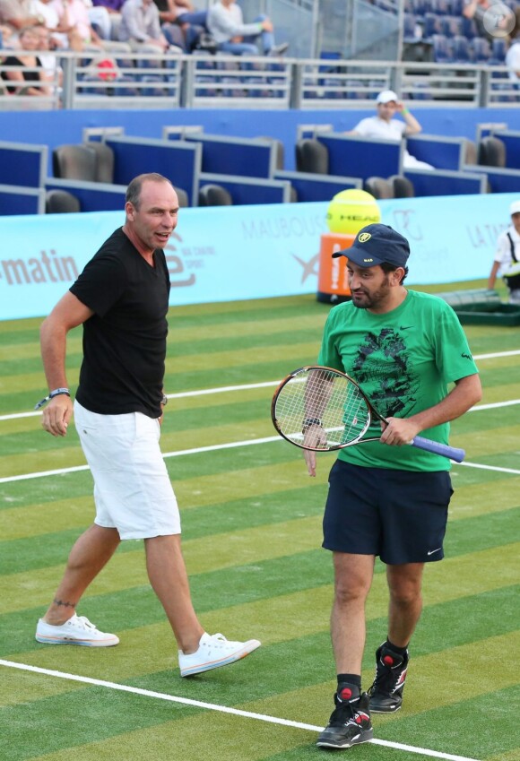 Alain Boghossian et Cyril Hanouna s'éclatent à Saint-Tropez le 12 juillet 2013 lors du 3e Classic Tennis Tour.