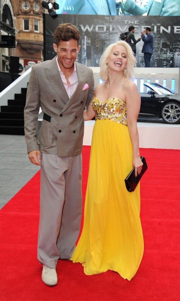 Kimberly Wyatt avec son boyfriend à la première mondiale du film Wolverine à Londres le 16 juillet 2013.