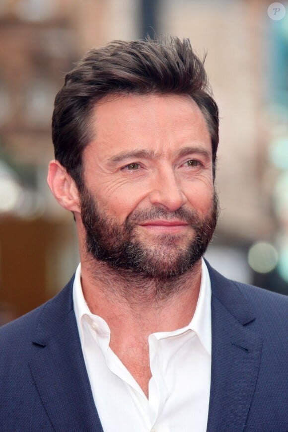Hugh Jackman toujours séduisant à la première mondiale du film Wolverine à Londres le 16 juillet 2013.