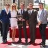 Bryan Cranston entouré des acteurs de Breaking Bad, Aaron Paul, RJ Mitte, Bob Odenkirk, Anna Gunn sur le Walk Of Fame à Hollywood, le 16 juillet 2013.